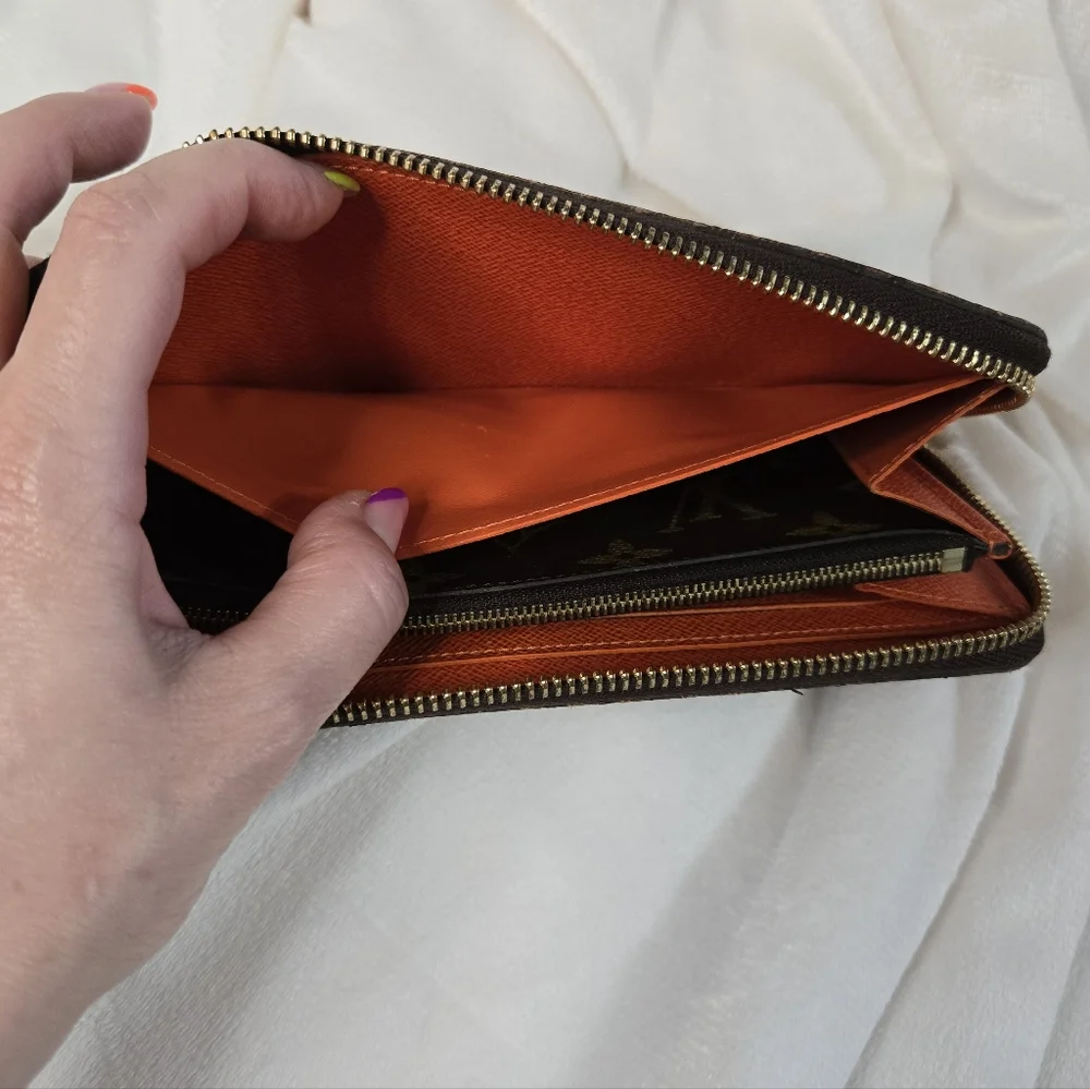 Louis Vuitton Clemence Monogra. Wallet Orange Interior